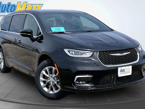 New 2026 Chrysler Pacifica Select AWD/4WD image 2