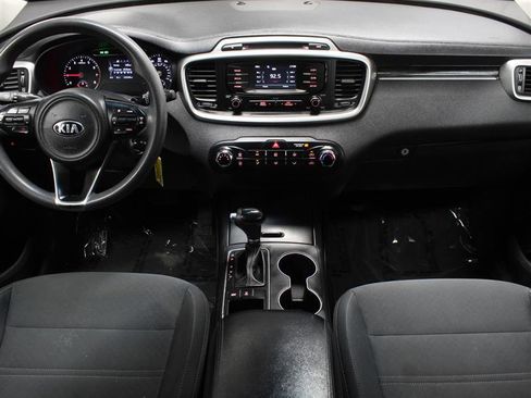 Used 2017 Kia Sorento AWD image 9