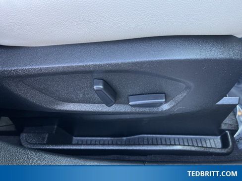 Used 2022 Ford Edge Titanium w/ Class II Trailer Tow Package image 23