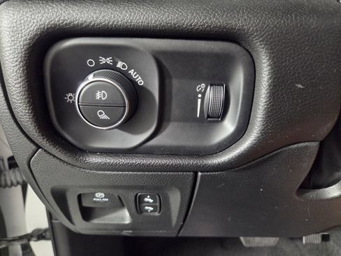 Used 2023 RAM 1500 Big Horn AWD/4WD image 34