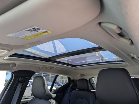 Used 2026 Volvo XC40 B4 Core image 23