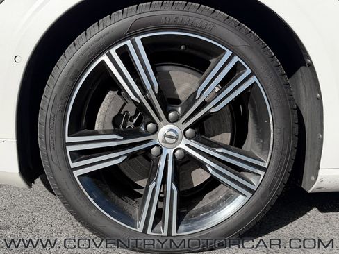 Used 2019 Volvo S60 T8 Inscription image 9