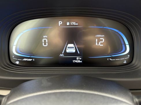 Used 2024 Hyundai Venue SEL image 13