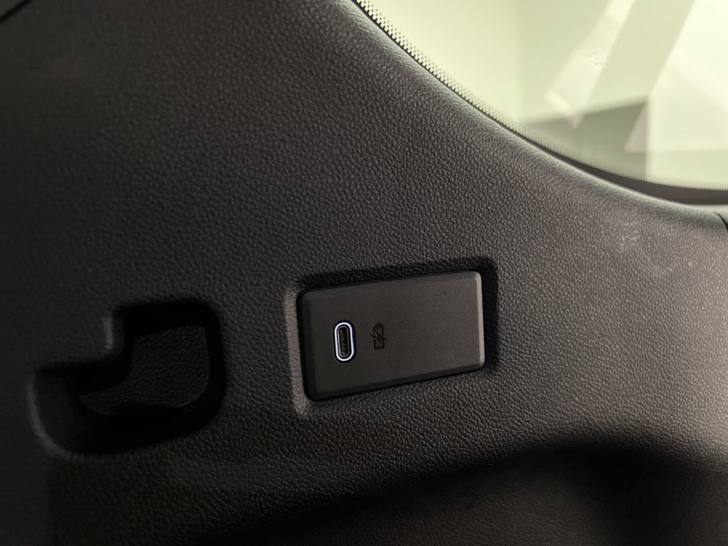 Used 2025 GMC Yukon XL Denali RWD image 38