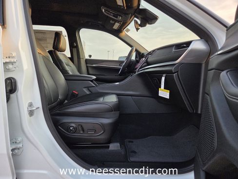 New 2025 Jeep Grand Cherokee Limited image 19