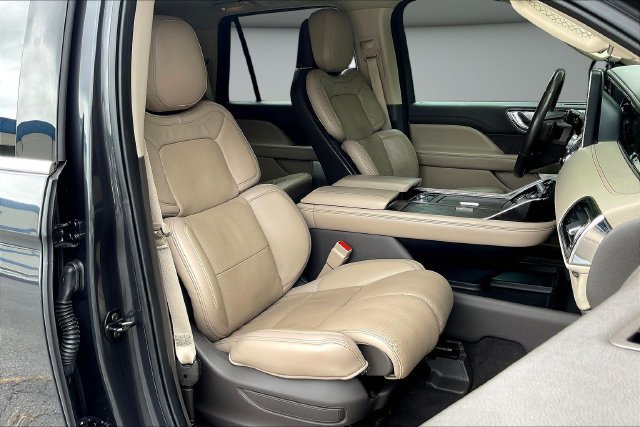 Used 2023 Lincoln Navigator L Reserve AWD/4WD image 32