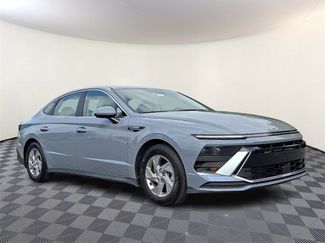 Used 2025 Hyundai Sonata SE image 1