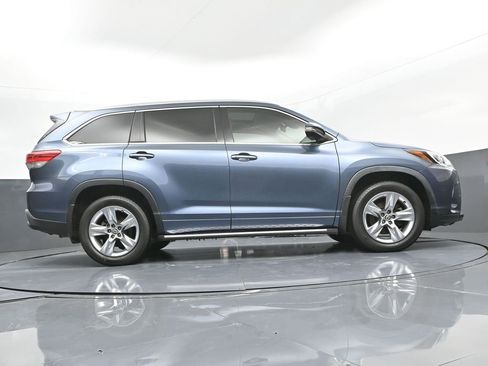 Certified 2019 Toyota Highlander Limited Platinum image 40