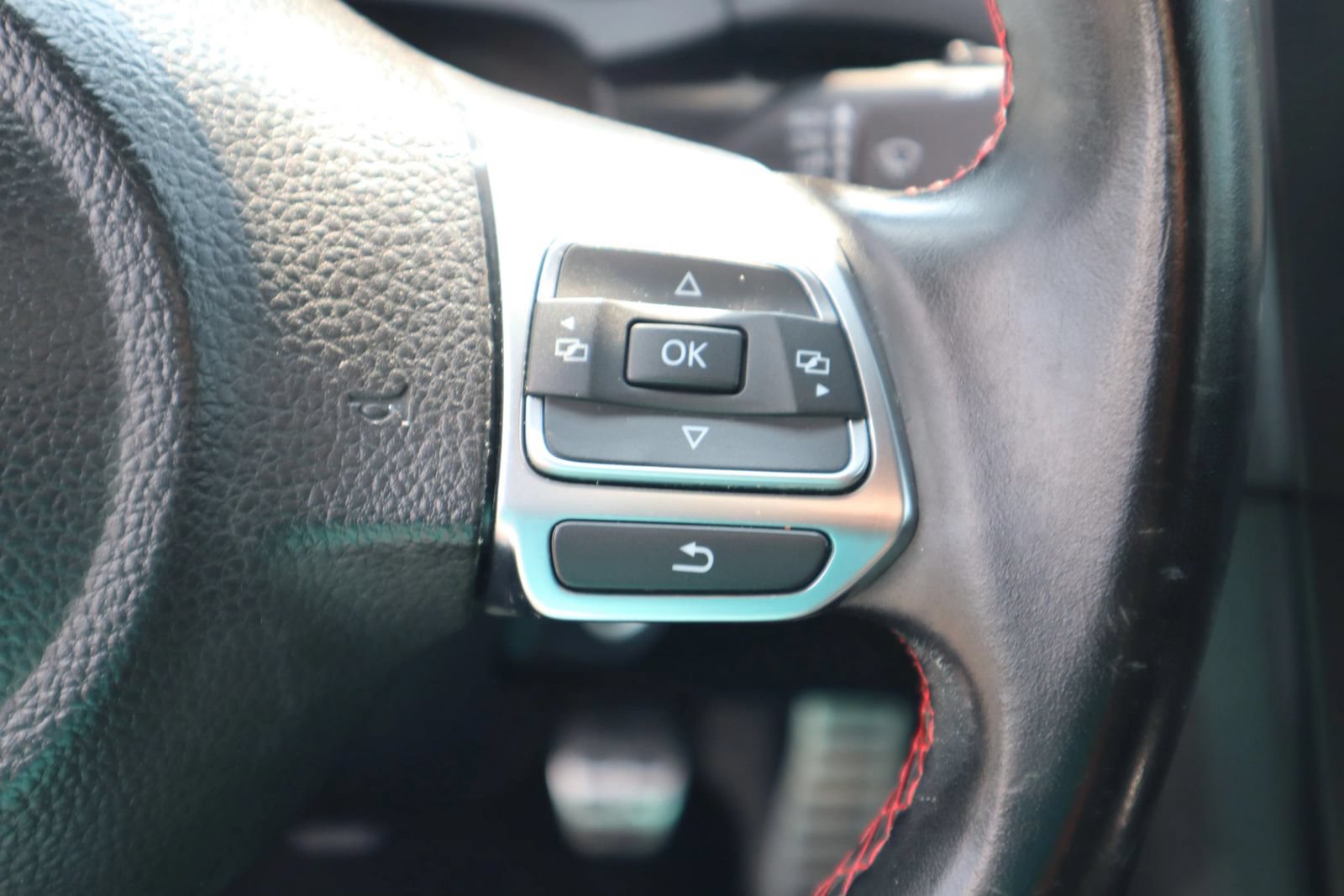 Used 2011 Volkswagen Golf 2-Door FWD image 20