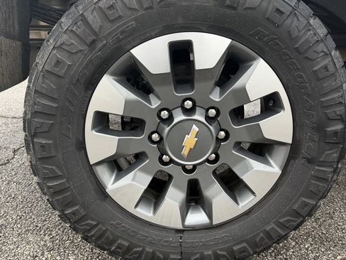 Used 2024 Chevrolet Silverado 3500 LT w/ Safety Package image 18