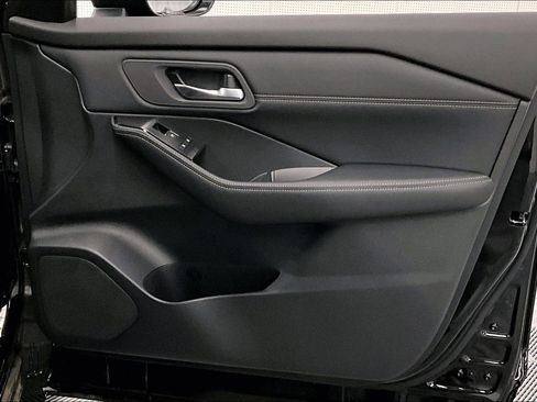 New 2025 Nissan Rogue SL FWD image 36