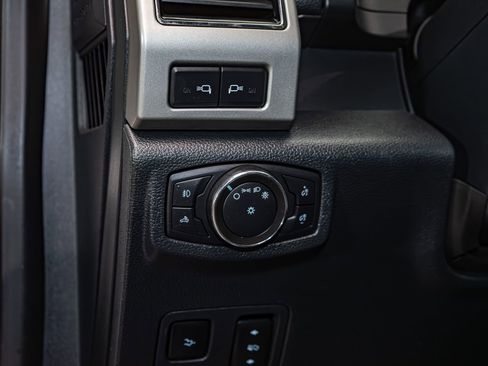 Used 2022 Ford F250 Lariat w/ Black Appearance Package AWD/4WD image 16
