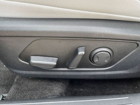 Used 2025 Hyundai Elantra Limited image 23