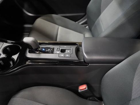 Used 2023 Toyota Prius LE AWD/4WD image 39