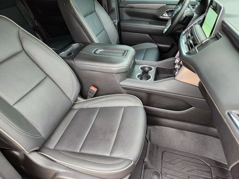 Used 2024 GMC Yukon SLT w/ SLT Luxury Package RWD image 14