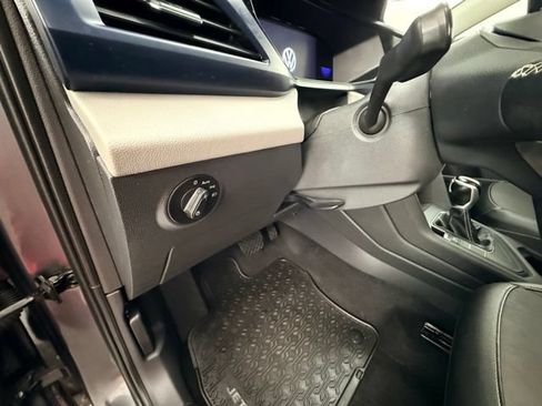 Used 2022 Volkswagen Taos SE FWD image 19