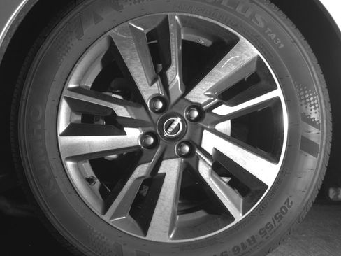 Used 2025 Nissan Versa SV FWD image 12