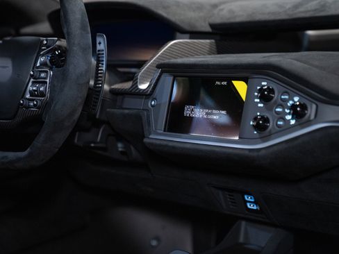 Used 2018 Ford GT image 36