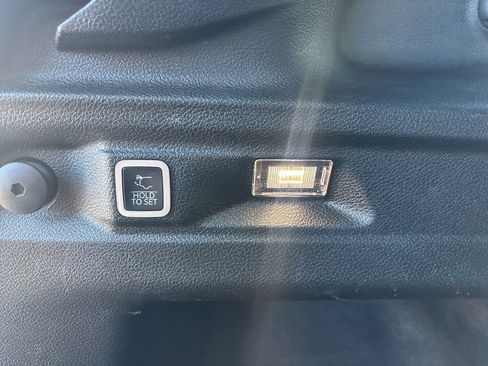 Used 2022 Jeep Grand Cherokee L Laredo image 14