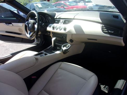 Used 2011 BMW Z4 sDrive30i image 10