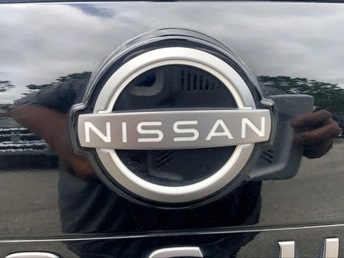 Used 2025 Nissan Rogue SV FWD image 31