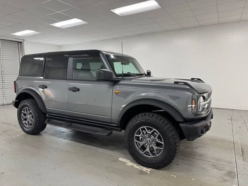 New 2025 Ford Bronco Badlands image 3