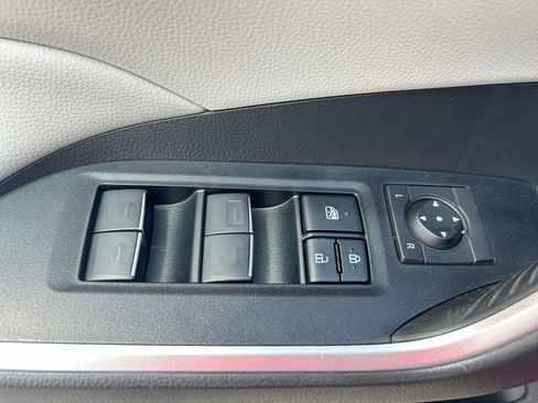Used 2022 Toyota RAV4 XLE Premium FWD image 13