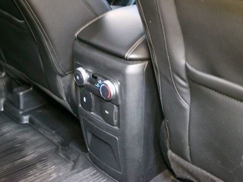 Used 2022 Ford Explorer XLT w/ Equipment Group 202A AWD/4WD image 12