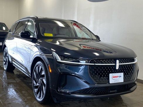 Used 2024 Lincoln Nautilus Black Label w/ Jet Appearance Package (87T) image 2