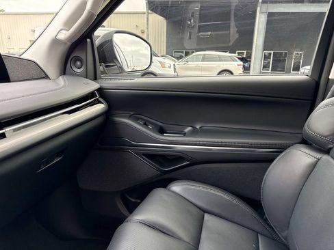 New 2025 Lincoln Navigator Reserve image 25