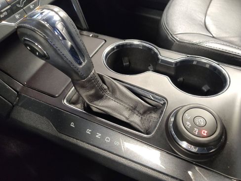 Used 2018 Ford Explorer XLT w/ Equipment Group 202A image 26