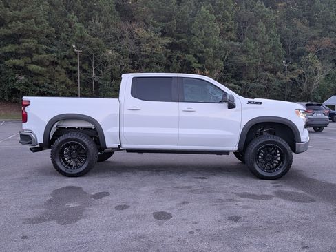 Used 2024 Chevrolet Silverado 1500 LT RWD image 10