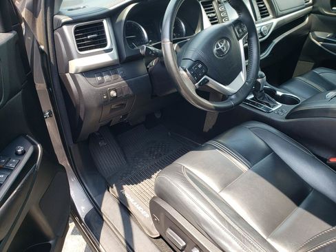 Used 2017 Toyota Highlander SE AWD/4WD image 10