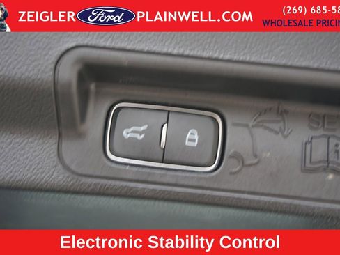 Used 2025 Ford Explorer Platinum w/ LUX Leather Package AWD/4WD image 11
