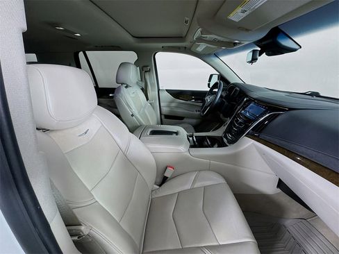 Used 2018 Cadillac Escalade Luxury w/ LPO, Radiant Package image 31