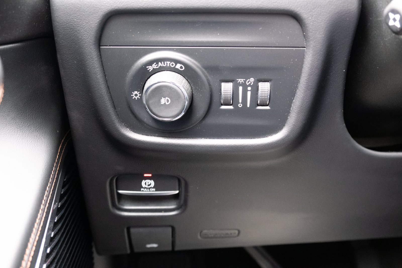 Used 2022 Jeep Grand Cherokee Summit AWD/4WD image 12