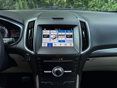 Used 2019 Ford Edge Titanium FWD image 27