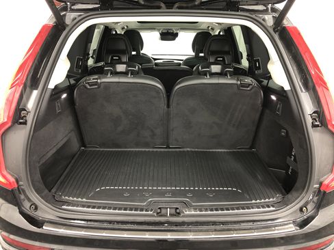 Used 2022 Volvo XC90 T5 Momentum w/ Climate Package image 8