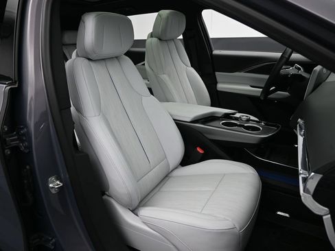 Used 2024 Cadillac Lyriq Sport AWD/4WD image 24