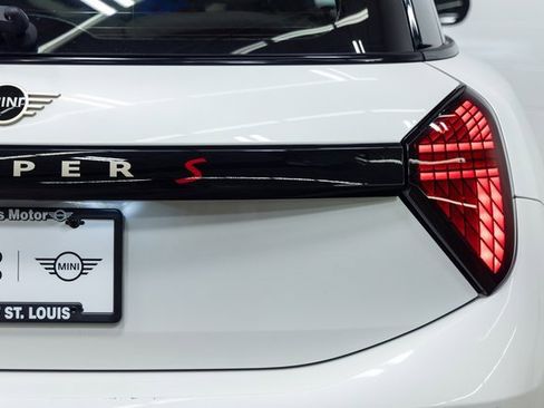 Certified 2025 MINI Cooper S image 10