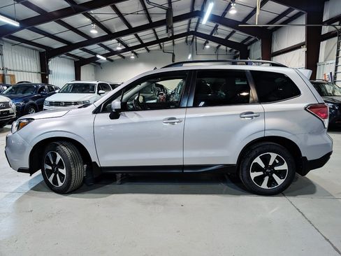 Used 2017 Subaru Forester 2.5i Premium AWD/4WD image 5