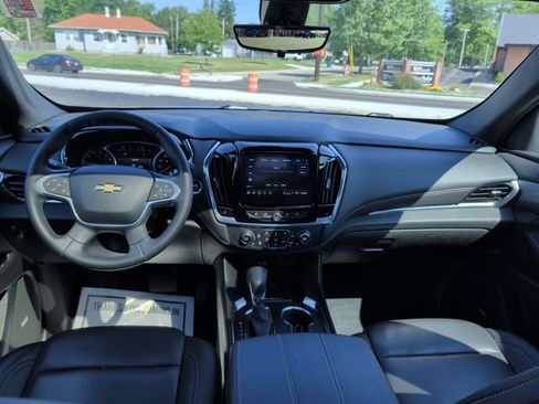 Used 2023 Chevrolet Traverse LT w/ LT Premium Package FWD image 17