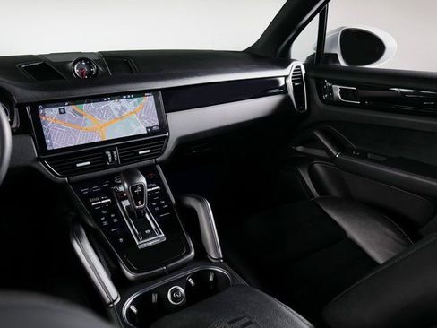 Certified 2019 Porsche Cayenne AWD/4WD image 18