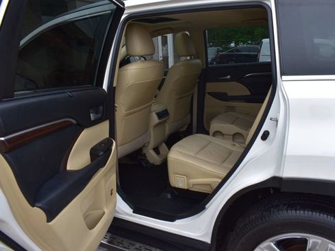 Used 2015 Toyota Highlander Limited FWD image 24