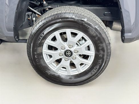 Certified 2025 Toyota Tacoma SR5 AWD/4WD image 9