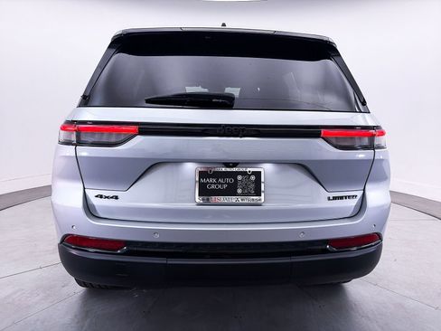 Used 2023 Jeep Grand Cherokee Limited w/ Black Appearance Package AWD/4WD image 13
