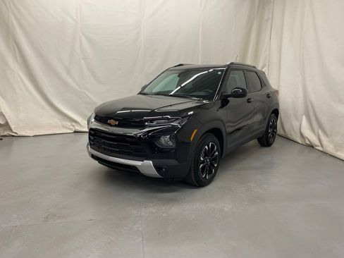 Used 2023 Chevrolet TrailBlazer LT FWD image 2