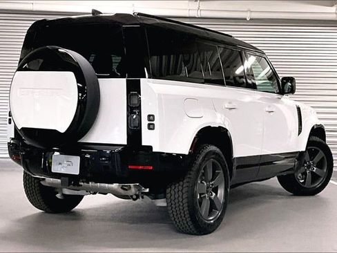 New 2026 Land Rover Defender 110 X-Dynamic SE AWD/4WD image 4
