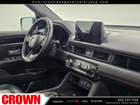 Used 2025 Honda Pilot TrailSport image 11