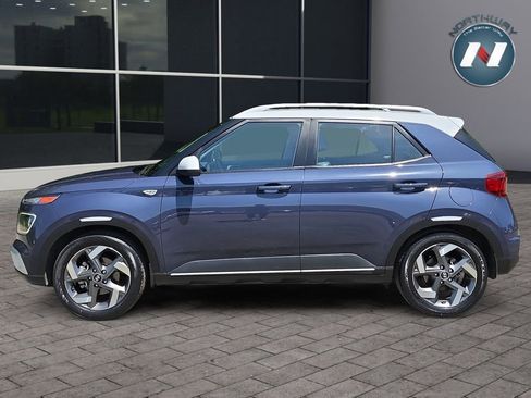 Used 2023 Hyundai Venue Limited FWD image 2